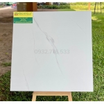 Gạch 1000x1000 màu trắng vân khói nhẹ trang trí phòng khách tại Sóc Trăng
