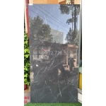 Gạch 900x1800 ốp cầu thang màu đen vân trắng nhẹ cao cấp