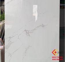 Gạch khổ lớn trang trí 60x120 màu trắng vân khói nhẹ ốp lát tường nhà