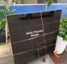 Gạch ốp lát 80x80 màu đen vân cam hàng bóng