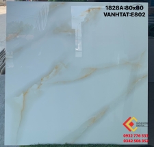 Gạch 80x80 màu trắng vân vàng glossy lát nền nhà chung cư